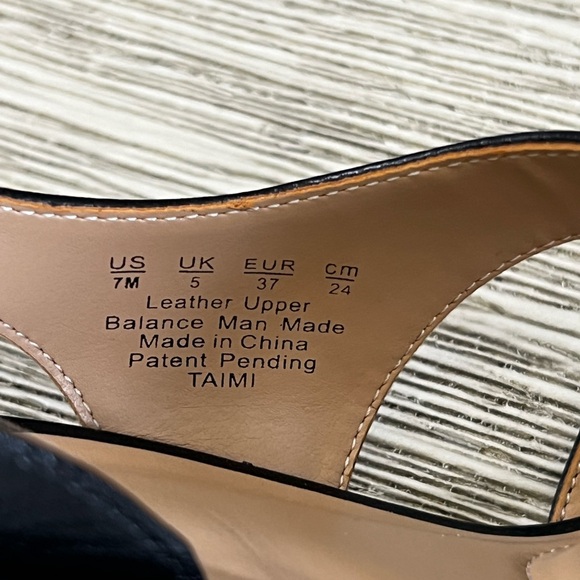 NWOT!!! Naturalizer Black Strappy Sandals - Picture 4 of 5